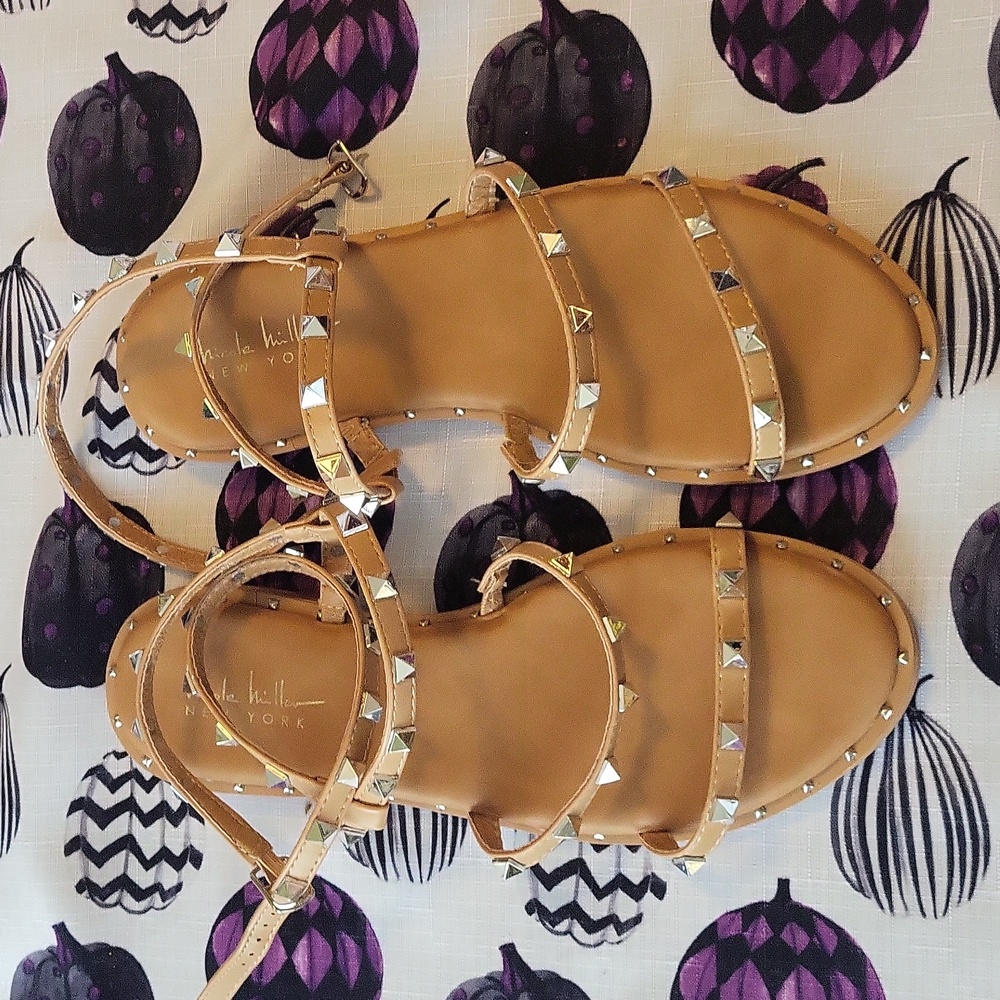Women's size 10 Nicole Miller New York tan strappy wrap around sandals